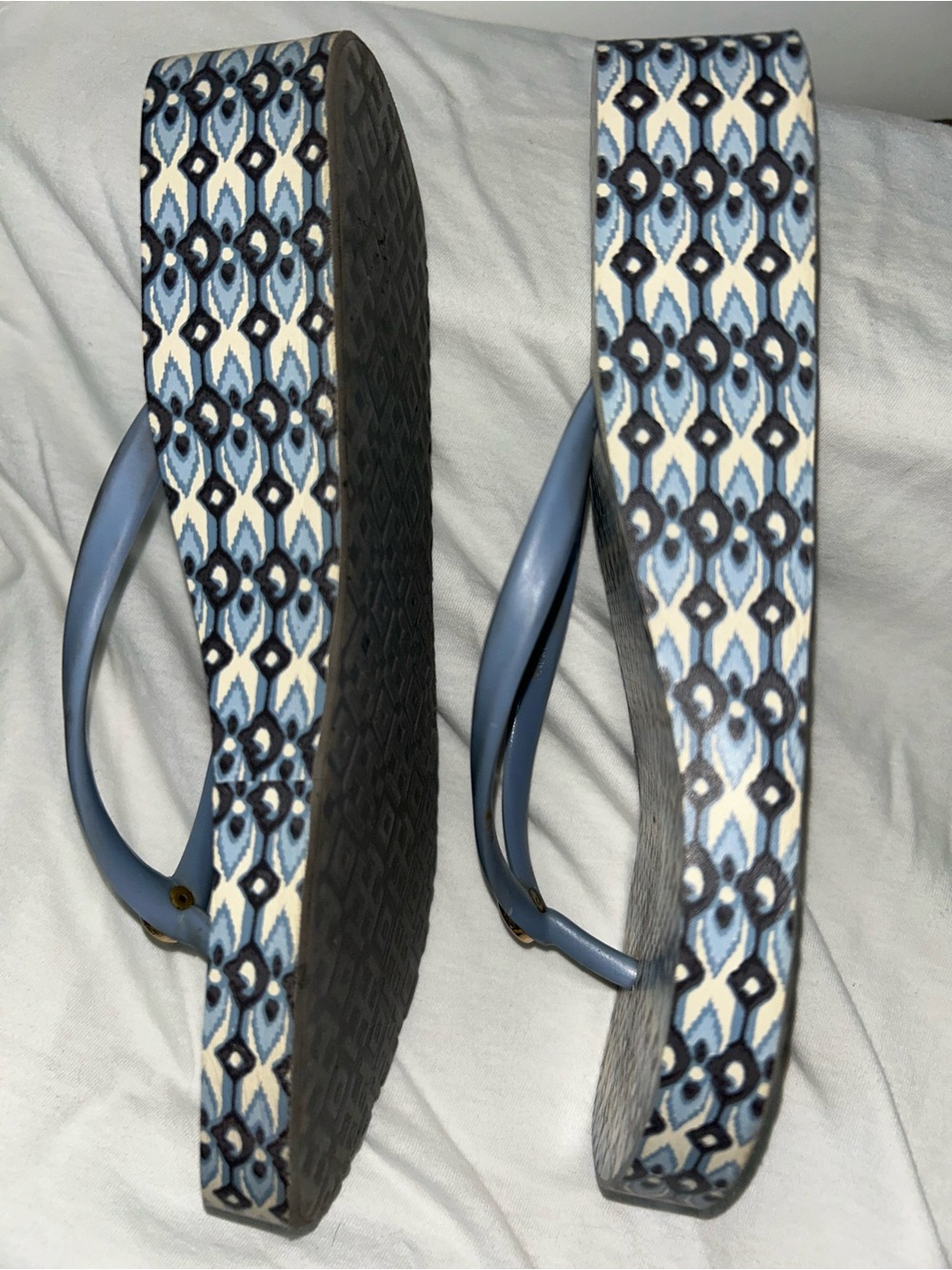 Blue and white platform flipflops - Picture 4 of 6
